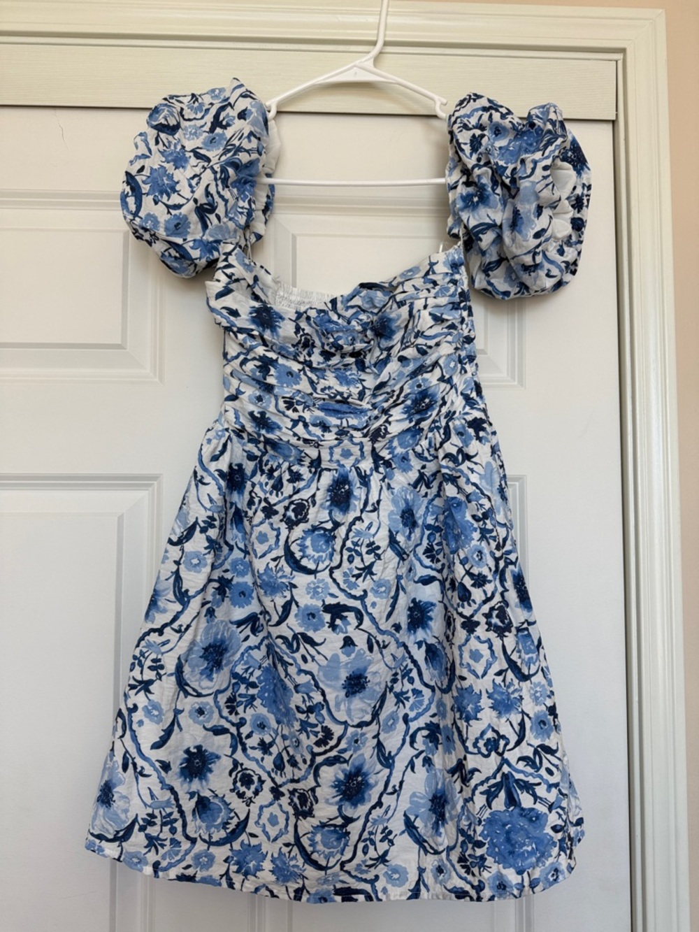 Abercrombie & Fitch White and Blue Floral Puff-Sleeve Dress
